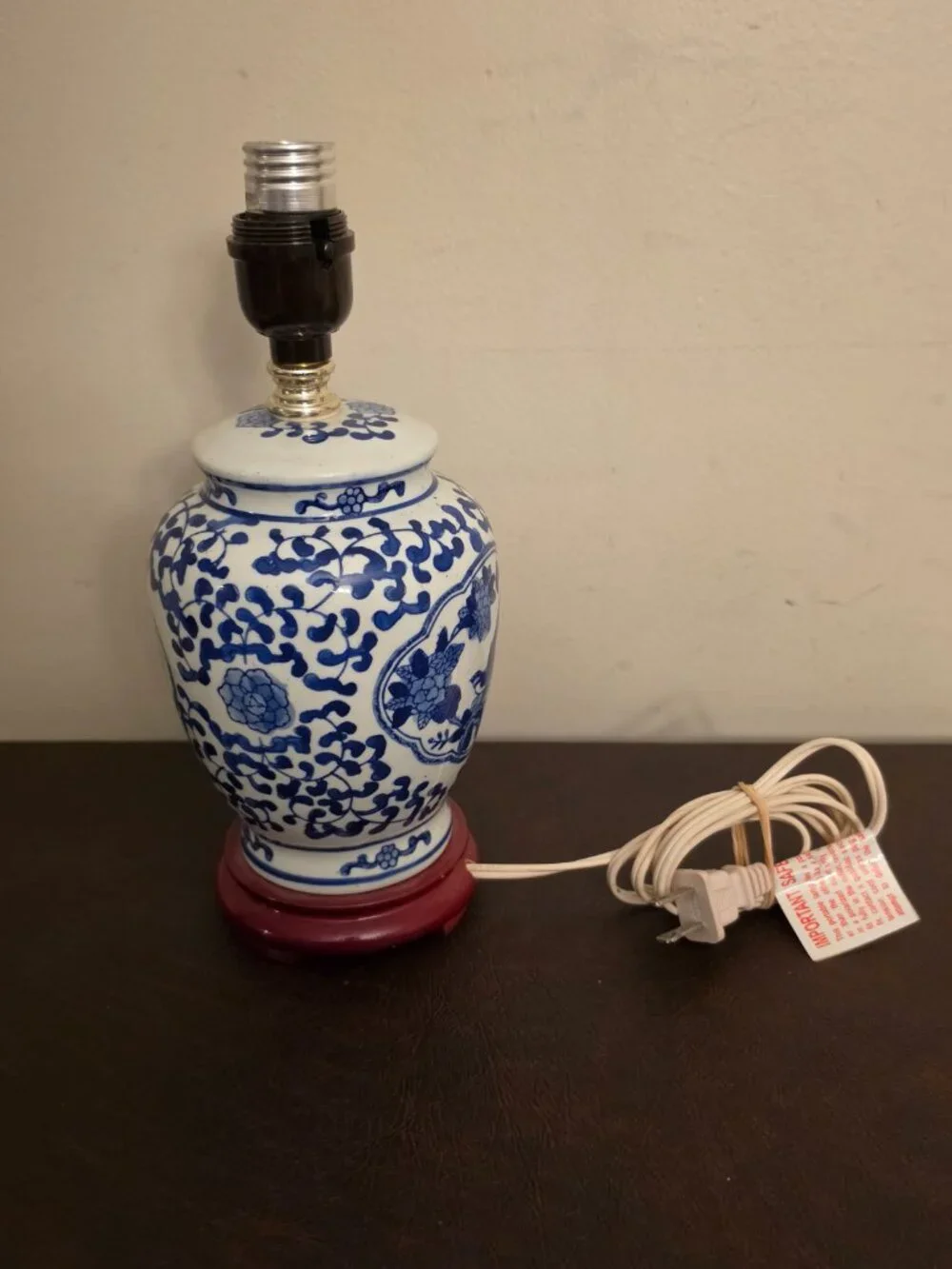 Vintage Chinoiserie Floral Porcelain Table Lamp with a Wood Base